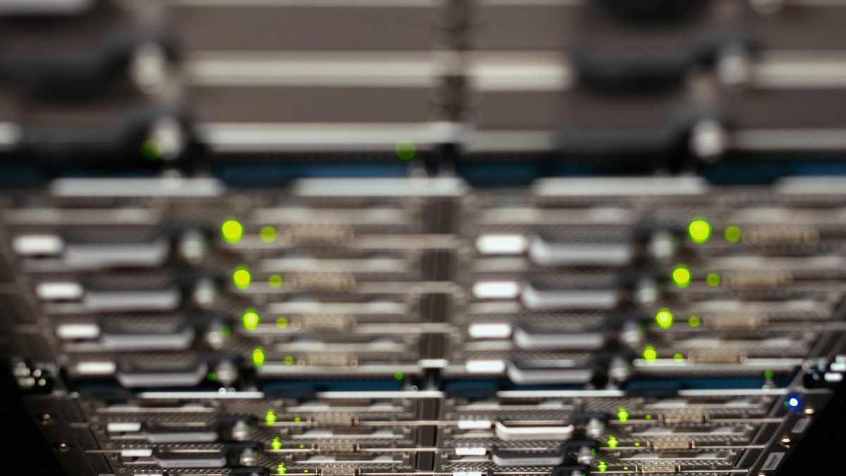 Event-Driven Architecture: Apache Kafka vs Redpanda Performance Analysis and Implementation Guide